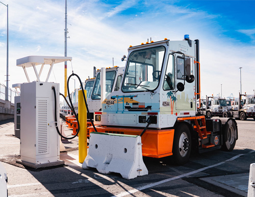 APM Terminals Los Angeles Adds 40 Battery-Electric Terminal Tractors Through Orange EV Contract