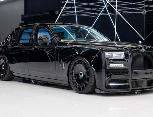 Front-quarter view of the 2026 Rolls-Royce Phantom MANSORY 